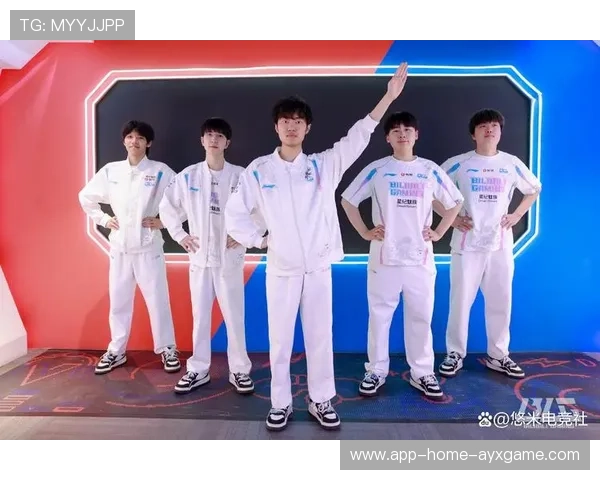 UFC精彩瞬间：一击震晕对手，逆转赛场的瞬间震撼心弦