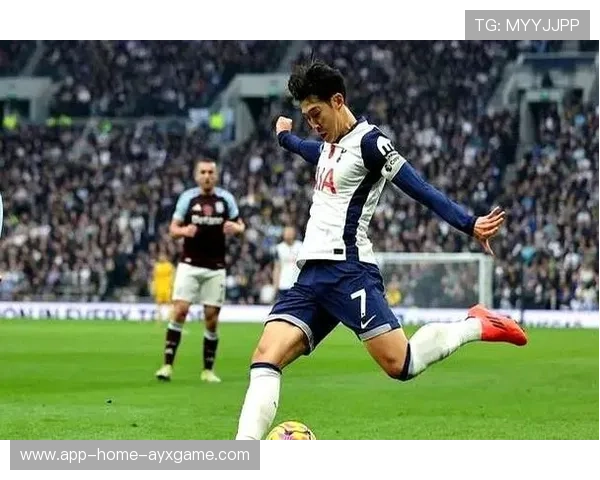 热刺孙兴慜门线救险后完成推射 热刺孙兴慜门线救险后完成推射